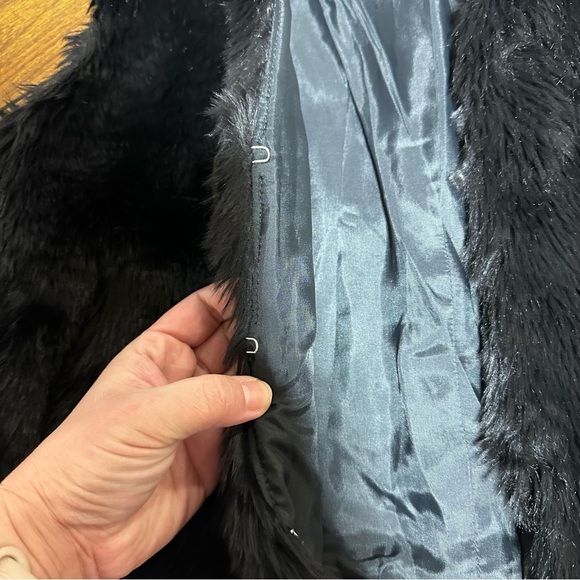 Madewell Faux Fur Black Vest - Picture 8 of 10